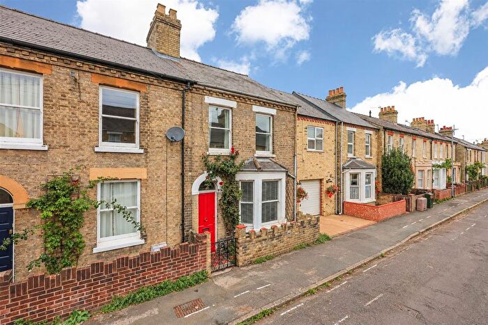 3 Bedroom End Of Terrace House For Sale In Hemingford Road, Cambridge, CB1