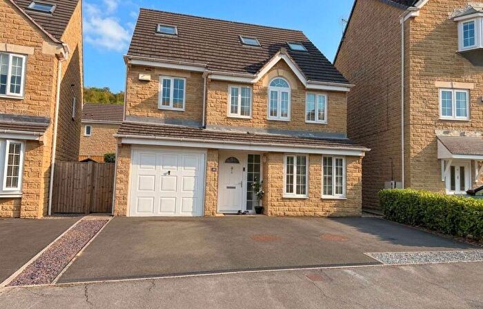 4 Bedroom Detached House For Sale In Hanby Close, Fenay Bridge, HD8