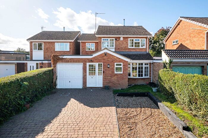 4 Bedroom Detached House For Sale In Rook Tree Close, Stotfold, Hitchin, SG5