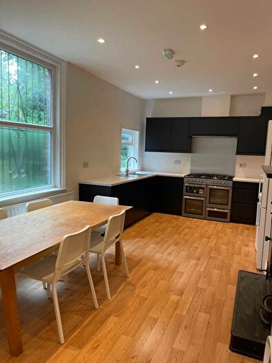 7 Bedroom Semi-Detached House To Rent In Wilmslow Road, Manchester, M20