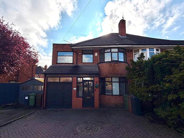 3 Bedroom House To Rent In Hanson Grove, Solihull, B92