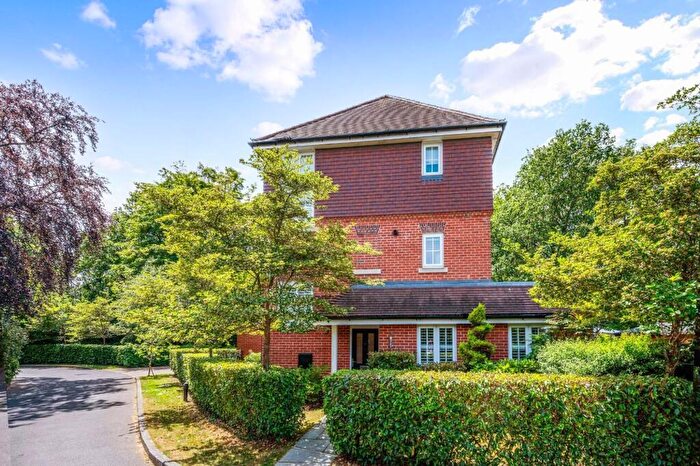 4 Bedroom End Of Terrace House For Sale In White Lodge Close, Tadworth, KT20