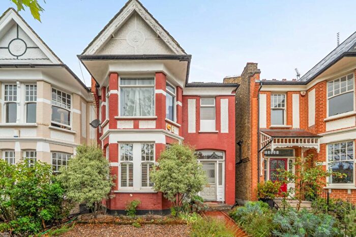 2 Bedroom Flat For Sale In Conway Road, London, N14