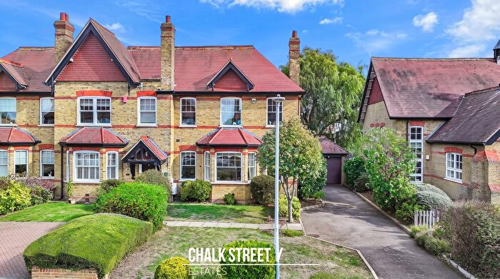 3 Bedroom End Of Terrace House For Sale In The Mall, Hornchurch, RM11