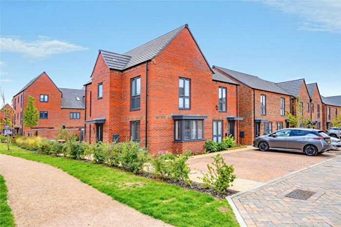 3 Bedroom Semi-Detached House For Sale In Aspen Crescent, Houghton Regis, Dunstable, Bedfordshire, LU5