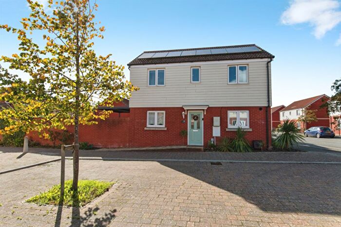 3 Bedroom Detached House For Sale In Somerville Crescent, Exeter, EX2