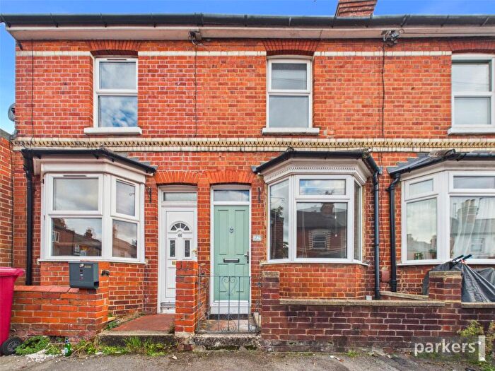 3 Bedroom Terraced House For Sale In Clarendon Road, Reading, Berkshire, RG6
