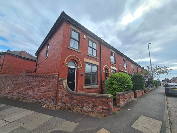 3 Bedroom End Of Terrace House To Rent In Oldham Road, Middleton, M24