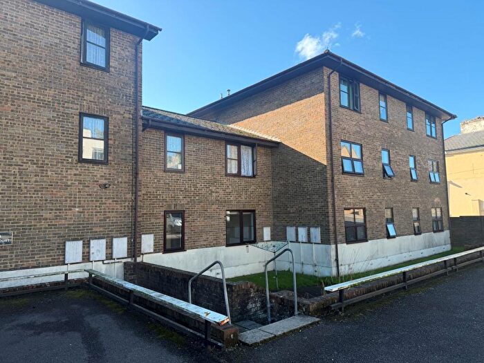 2 Bedroom Flat To Rent In Winchelsea Court, Folkestone Road, Dover, CT17