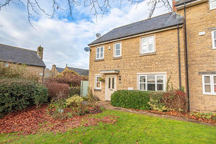 4 Bedroom Semi-Detached House To Rent In Crab Tree Close, Malmesbury, SN16