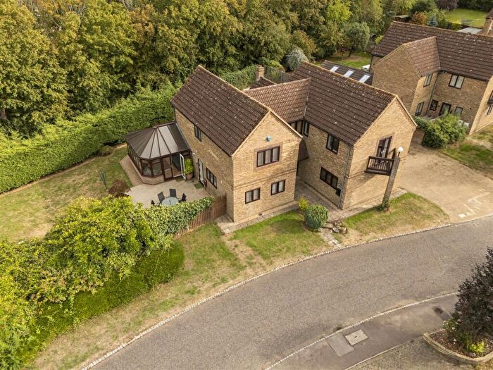 4 Bedroom Detached House For Sale In Little Meadow, Loughton, Milton Keynes, MK5