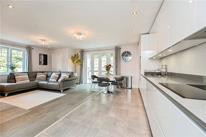2 Bedroom Flat For Sale In Foxley Lane, Purley, CR8