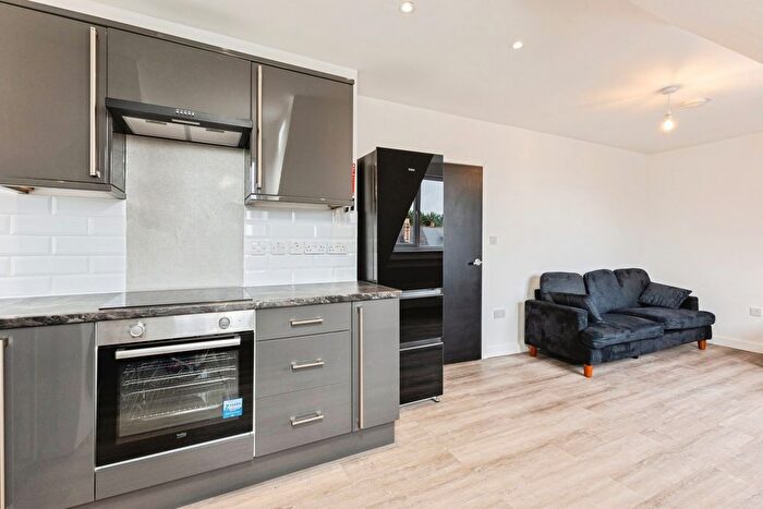 2 Bedroom Flat To Rent In Basingstoke Road, Reading, Berkshire, RG2