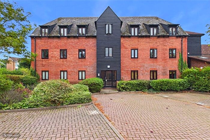 2 Bedroom Flat To Rent In Canvey Walk, Chelmsford, Essex, CM1