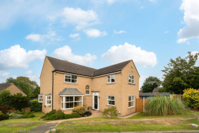 5 Bedroom Detached House For Sale In Cambridge Chase, Gomersal, BD19