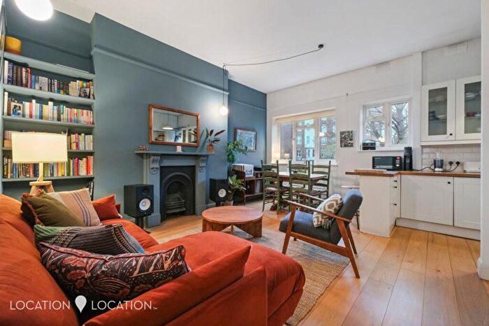 2 Bedroom Flat For Sale In Amhurst Road, London, E8