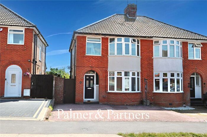 3 Bedroom Semi-Detached House For Sale In Elmcroft Road, Ipswich, Suffolk, IP1