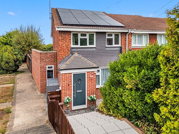 4 Bedroom End Of Terrace House For Sale In Lower Higham Road, Gravesend, Kent, DA12