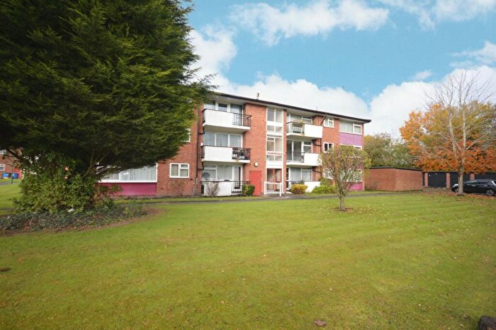 2 Bedroom Flat To Rent In Harwood Grove, Shirley, Solihull, B90