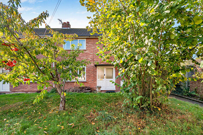 3 Bedroom Semi-Detached House For Sale In North Drive, Wantage, OX12