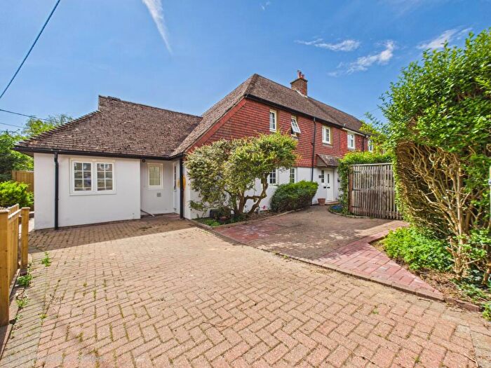 3 Bedroom Semi-Detached House For Sale In Oakley Road, Hannington, Tadley, RG26