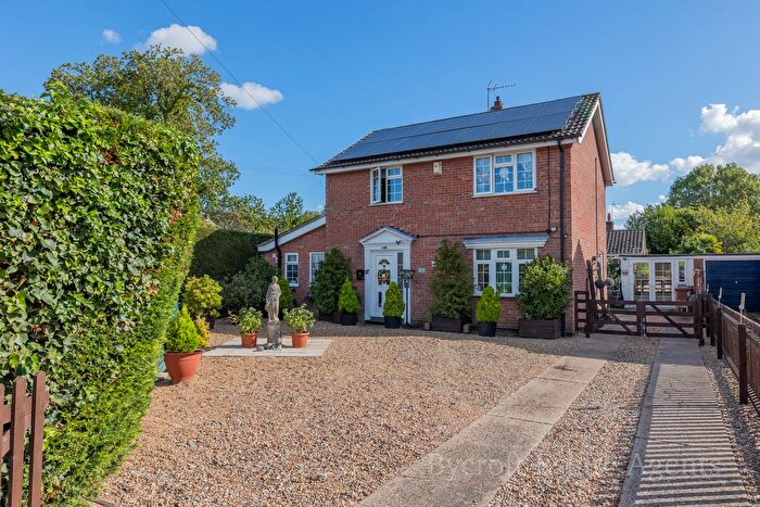 4 Bedroom Detached House For Sale In Rollesby Gardens, Rollesby, NR29