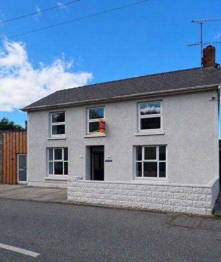 4 Bedroom Semi-Detached House For Sale In Drefach Felindre, Llandysul, SA44