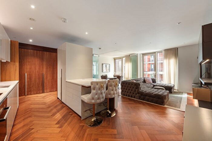2 Bedroom Flat For Sale In New Union Square, London, SW11