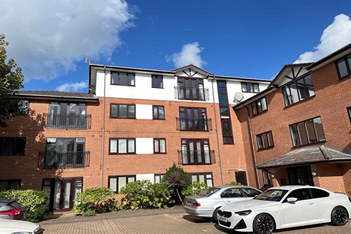 2 Bedroom Flat For Sale In Imperial Court, Henley On Thames, RG9