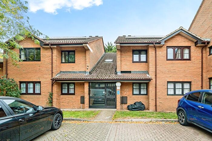 2 Bedroom Flat For Sale In Coulson Way, Burnham, Slough, SL1