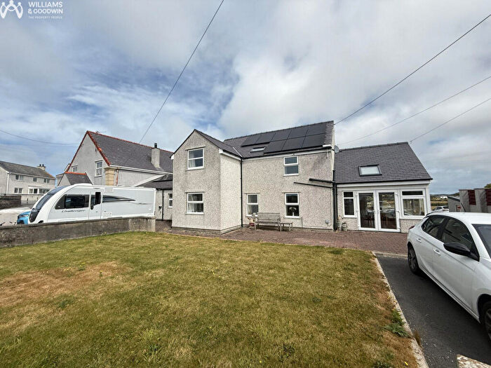 3 Bedroom Link Detached House For Sale In Tregele, Cemaes Bay, Anglesey, LL67