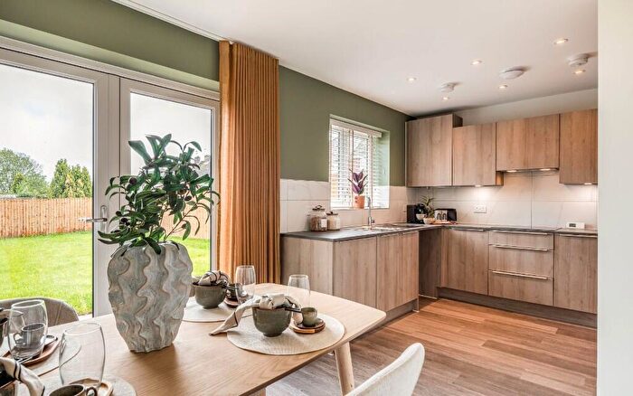3 Bedroom Semi-Detached House For Sale In Ashby Road, Daventry, NN11