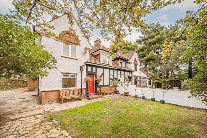3 Bedroom House For Sale In Lower Marsh Lane, Kingston, KT1