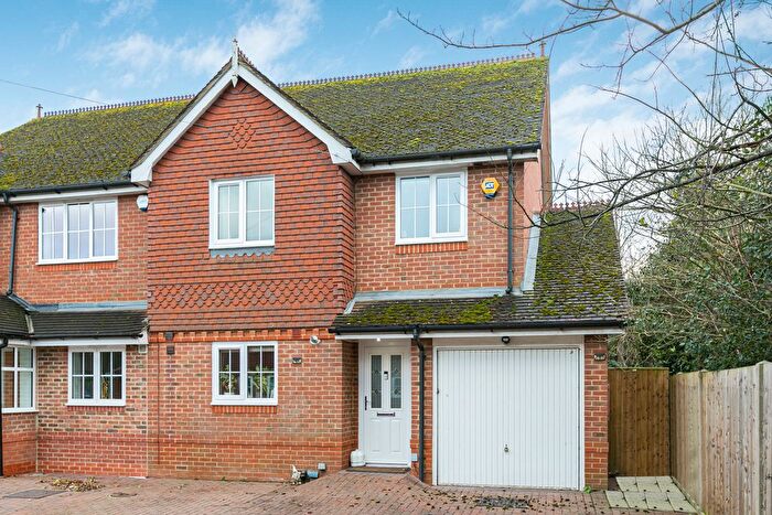 3 Bedroom Semi-Detached House For Sale In Upper Halliford Road, Shepperton, Surrey, TW17