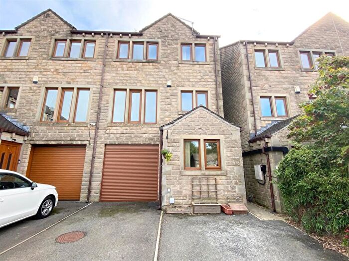 3 Bedroom Semi-Detached House For Sale In Deer Hill Close, Marsden, Huddersfield, HD7