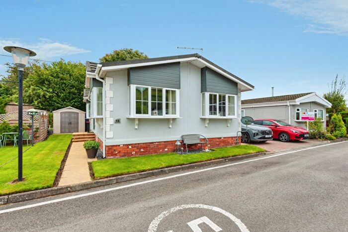 2 Bedroom Mobile/park Home For Sale In Delamere Road, Norley, Frodsham, WA6