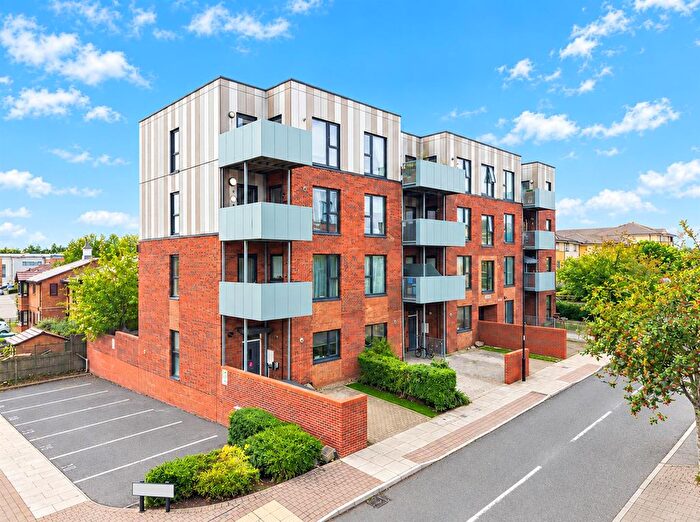2 Bedroom Flat For Sale In Canning Square, Enfield, EN1