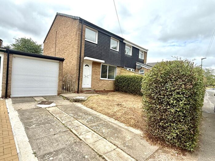 3 Bedroom Semi-Detached House To Rent In Deerness Heights, Brandon, DH7