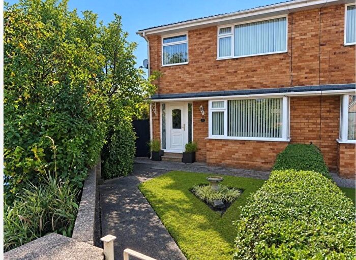 3 Bedroom Semi-Detached House For Sale In Cotterdale, Hull, HU7