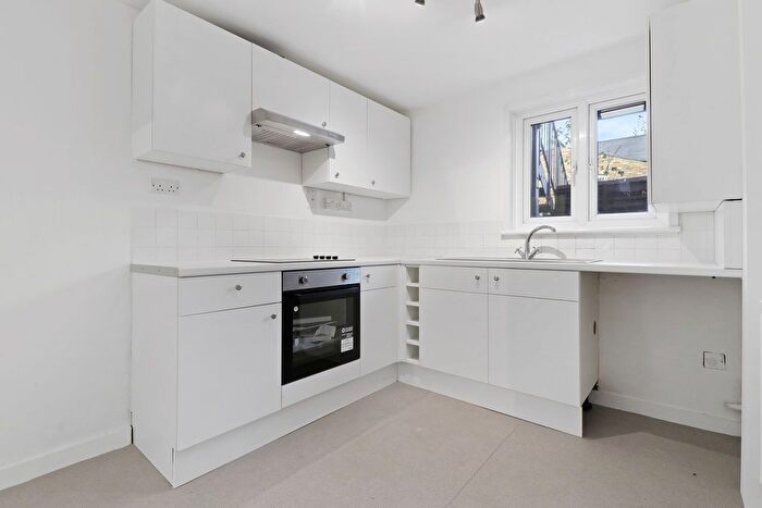 1 Bedroom Flat To Rent In Selwyn Road, Plaistow, E13
