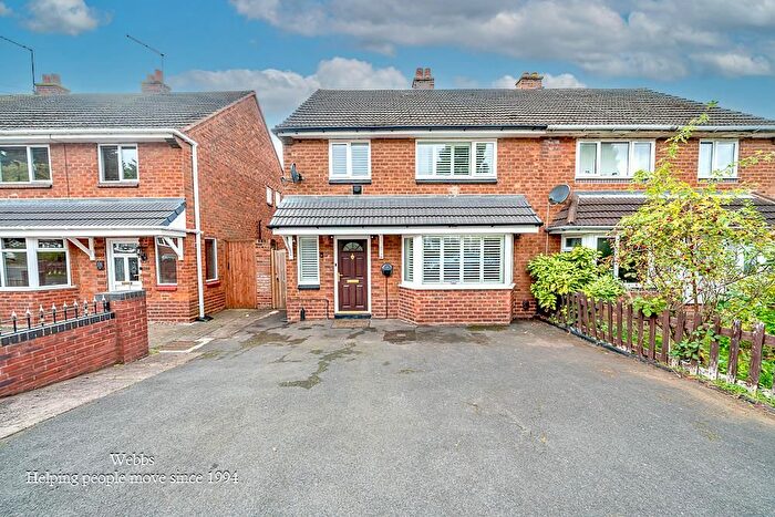 4 Bedroom Semi-Detached House For Sale In Abingdon Road, Walsall, WS3