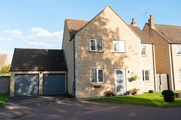 4 Bedroom Detached House For Sale In Swansfield, Lechlade, GL7