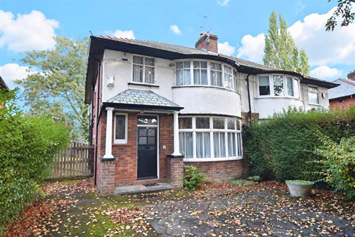 4 Bedroom Semi-Detached House For Sale In Park Avenue, Wrexham, LL12