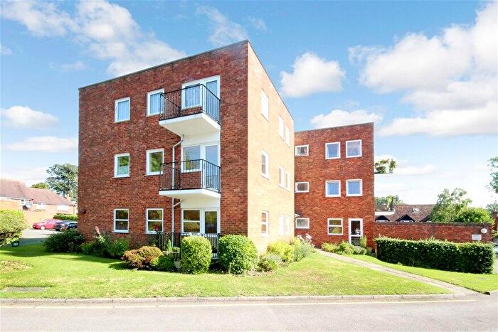 2 Bedroom Flat For Sale In Monks Close, Redbourn, Redbourn, AL3