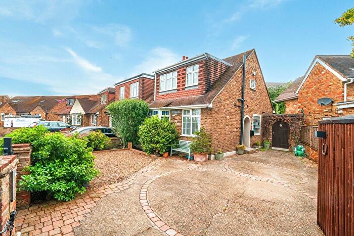 3 Bedroom Semi-Detached House For Sale In Chequers Orchard, Iver, SL0