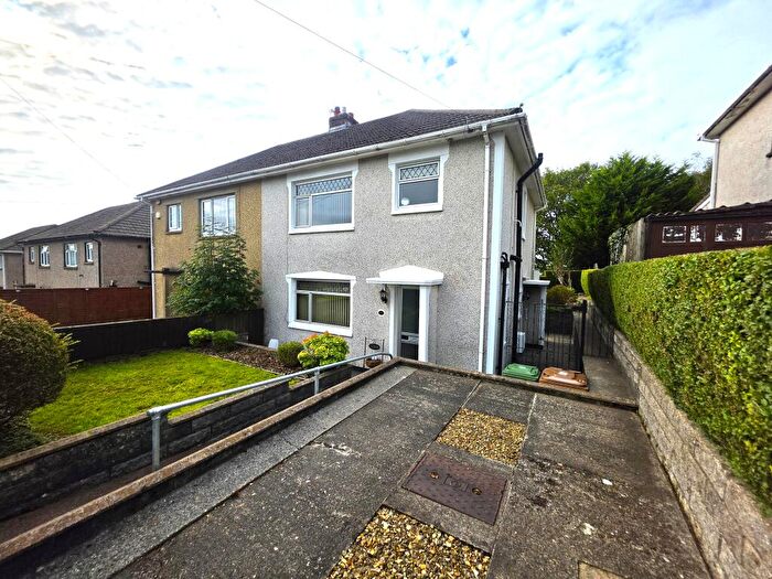 3 Bedroom Semi-Detached House For Sale In Fleur-de-lys Avenue, Pontllanfraith, Caerphilly County Borough, NP12