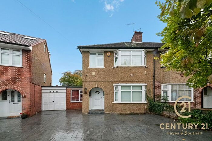 4 Bedroom Semi-Detached House For Sale In Hayes End Close, UB4