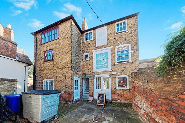 2 Bedroom Flat For Sale In Jacob Yard, Faversham, ME13