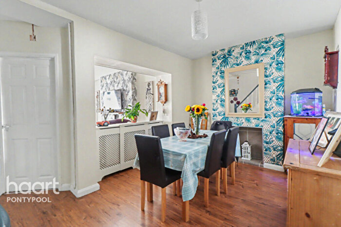 3 Bedroom End Of Terrace House For Sale In Tranch Road, Pontypool, NP4