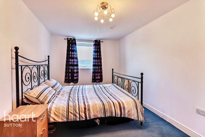 2 Bedroom Flat For Sale In Station Approach, Epsom, KT19